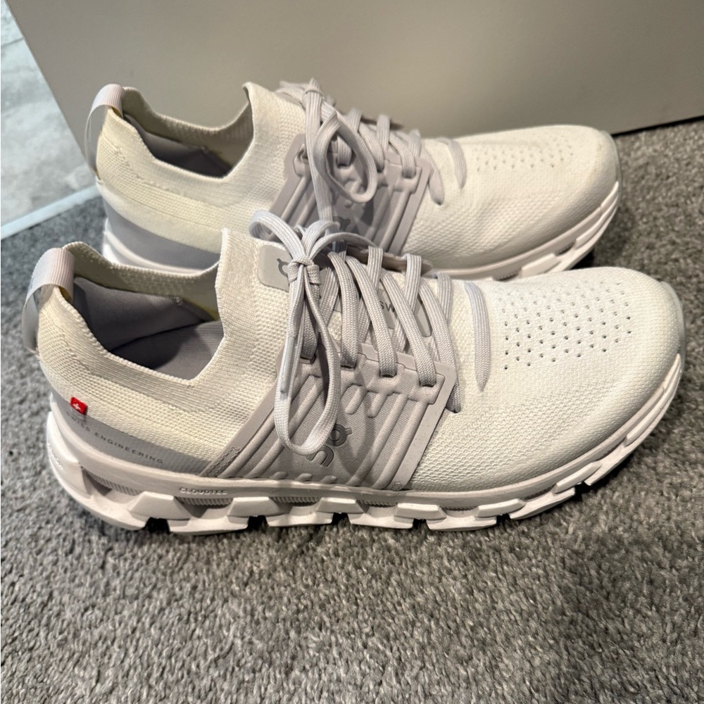 Womens white oncloud cloudswift
